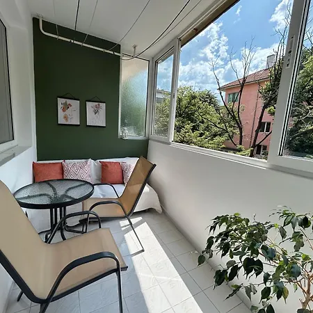 Nana's Apartament Warna